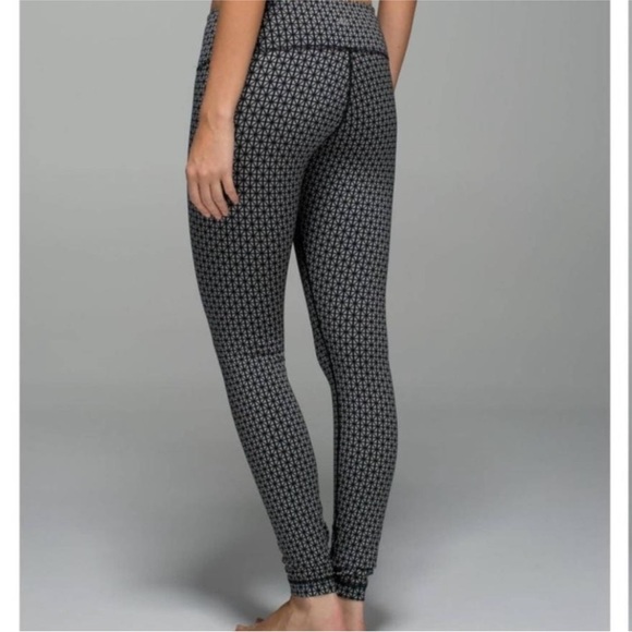 Lululemon Wunder Under Leggings - Picture 7 of 7